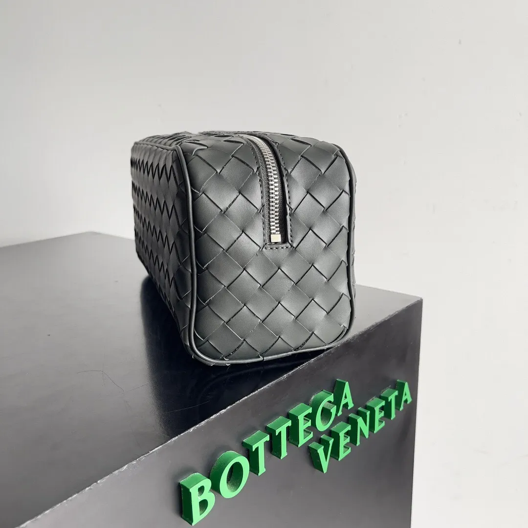 All categories 💚 Authentic bags 💚 BV 2025 new BV toiletry bag